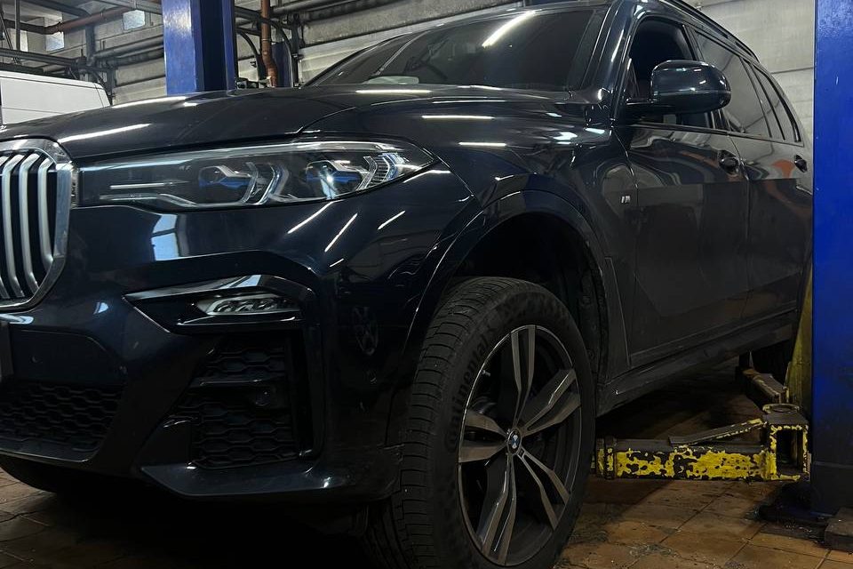 Ремонт подвески BMW X7: пневмоподвеска и почему только оригинальные запчасти